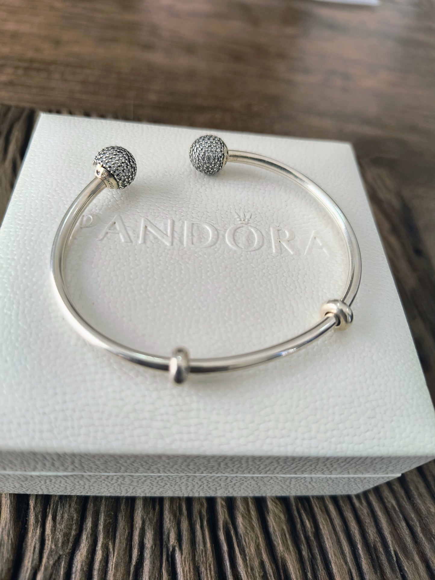 Bracelete ponteira cravejada para berloques Pandora